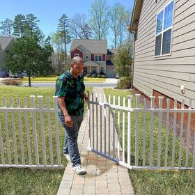 Zippity Outdoor Products 673995190713 3.5ft H X 5ft W 1 Gate No Dig Burbank Kit White Vinyl Picket